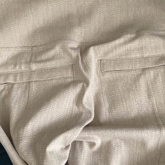 Athleta NWTDelancey Straight Leg Pants Size XS Cream. - Picture 3 of 6